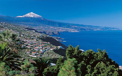 Côte nord de Tenerife, la mer et le Teide en arrière-plan